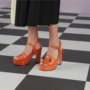 Gucci Women's Interlocking G sandal in orange leather limited sizes